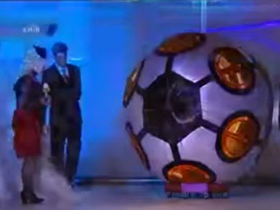 «Футбольний м'яч з волосся» і Гала-шоу ХІ Фестивалю (канал «Інтер»)